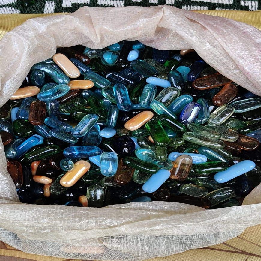 Parakh Multicolour Oval and Long Shaped Glossy Pebbles for Vase Fillers, Glass Gems Stone, Aquarium Fish Tank, Party Decoration - 450gm